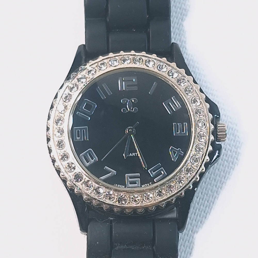 Charming Charlie Unisex Watch Round Black Silver Tone Watch, New Battery